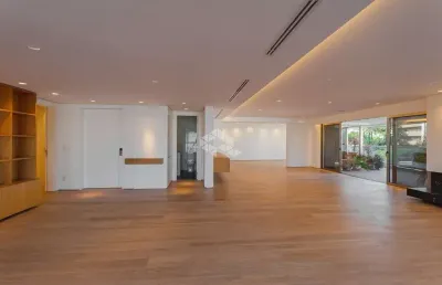 Apartamento impecável em um dos melhores pontos do moinhos de vento! com 4 quartos, sendo 3 suítes e 4 vagas.