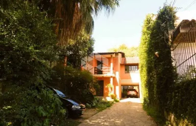 Casa com 360m² com 05 dormitórios e 06 vagas de garagem no bairro jardim botânico