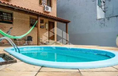 Casa com 03 dormitórios e piscina no bairro morro santana