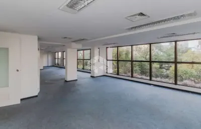 Sala comercial de 500m² com 03 vagas de garagem no bairro moinhos de vento