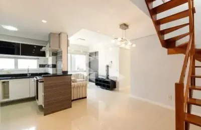Cobertura com 3 dormitórios, sendo uma suíte, 2 vagas garagem no bairro cristal 100% mobiliado
