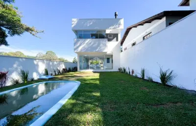 Casa em condomínio, 3 suítes,  pisicna, no bairro aberta dos morros.