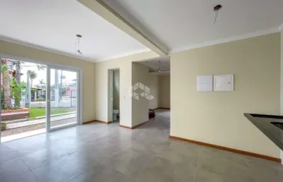 Casa recém construída, rua tranquila, próximo a praia de ipanema.