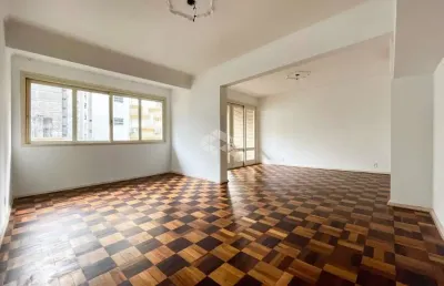 Apartamento com 3 quartos, localizado no centro histórico.