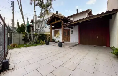 Casa térrea 3 quartos e escritório no bairro ipanema, rua  paralela a orla