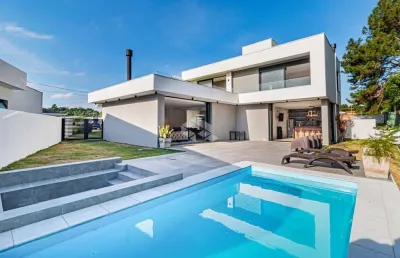 Casa com 4 dormitórios, piscina e carregador de carro elétrico no alphaville porto alegre