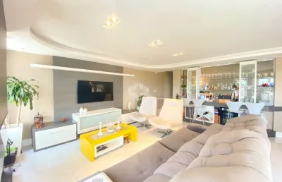 Casa com piscina e vista pro rio guaíba no jardim isabel