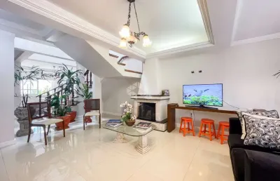 Casa completa no bairro cristal em porto alegre: 4 dormitórios, área gourmet e piscina privativa