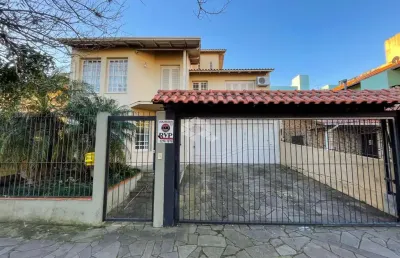 Casa 4 quartos, dependência completa, piscina, elevador, 4 vagas cobertas no cristal.