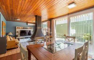 Casa com 159,46m², próximo ao calçadão de ipanema com 3 dormitórios, 1 suíte master