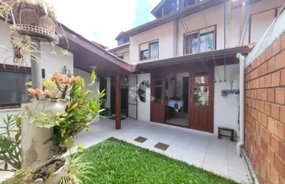 Excelente casa em condomínio fechado, na zona sul de porto alegre.