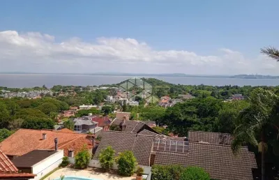 Casa 3 quartos/ dormitórios, 1 suíte com closet, pátio grande, vista para o guaíba e garagem fechada