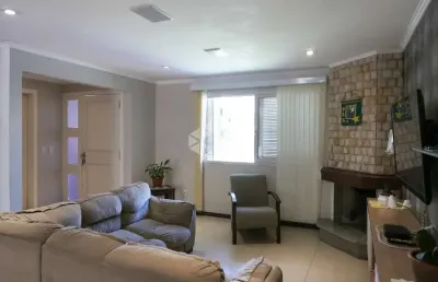 Casa com 03 dormitórios, uma suíte com closet, no lagos de nova ipanema