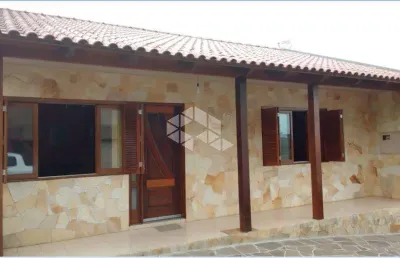 Casa 2 dormitórios com terraço e churrasqueira, na vila nova, porto alegre/rs.