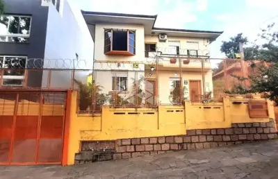 Casa em área total de 643,48 metros quadrados no bairro menino deus a venda, a metros do mãe de deus