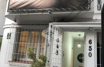 Casa com 3 quartos à venda na Rua Miguel Tostes, 648, Rio Branco, Porto Alegre