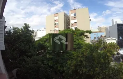 Predio com 3 apartamentos e 3 lojas todos alugados esquina protasio alves.