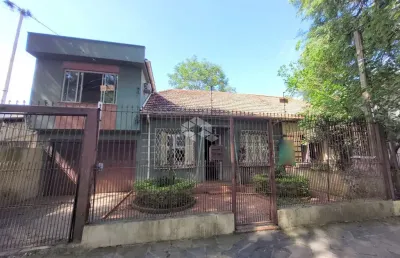 Casa a venda em frente a praça araribóia, no petrópolis