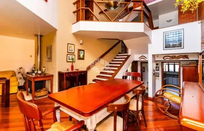 Casa maravilhosa em condomínio e com vista para o lago guaíba com quase 400m² de área privativa !!