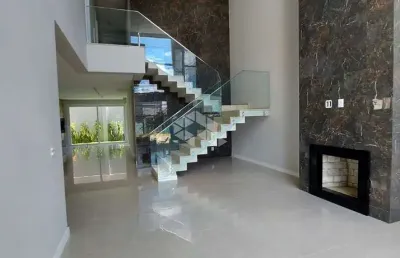 Excelente casa em condomínio de alto padrão em canoas.