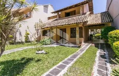 Casa 5 dormitórios, sacada, churrasqueira, pátio, jardim planalto, porto alegre