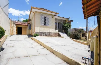 Cada térrea com 2 dormitórios 3 vagas 124 m², bairro glória - porto alegre