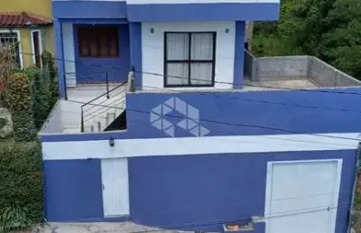 Casa em condomínio fechado, 4 dormitórios, 4 vagas, bairro cavalhada em porto alegre.