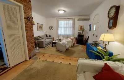 Casa residencial com 280m2, santo antônio, porto alegre.