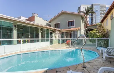 Casa com 3 quartos à venda na Avenida Benno Mentz, 884, Vila Ipiranga, Porto Alegre