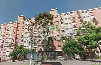 Apartamento de 2 dormitorios, reformado, com vaga de garagem rotativa e sol da manha