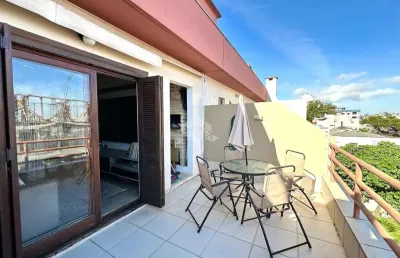 Cobertura 2 dormitórios, sendo uma suíte, 1 vaga de garagem coberta e escriturada  no bairro jardim botânico.