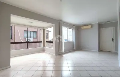 Apartamento de 2 quartos com sacada e vaga de garagem no bairro petrópolis