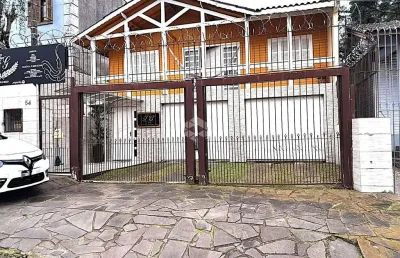Casa à venda - 3 dormitórios com suíte, piscina e espaço gourmet