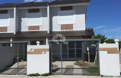 Casa duplex nova, pronta para morar, com 02 dormitórios.