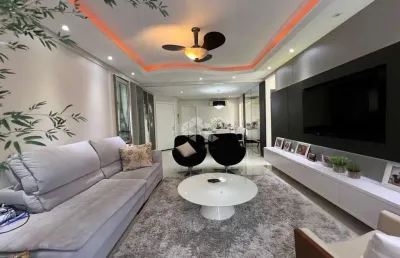 Apartamento no centro com ampla sacada e 03 dormitórios (01 suíte)