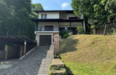 Casa com 3 dormitórios, sendo uma suite no bairro santo inácio!