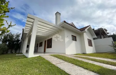 Casa de esquina com 3 dormitório e suíte próxima ao centro