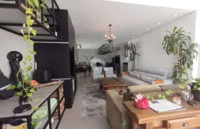 Duplex em condomínio fechado com 03 dormitórios e suíte