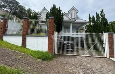Casa de 3 dormitórios, com amplo pátio e piscina, no bairro higienópolis!