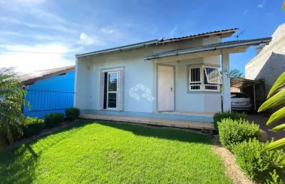 Casa com 2 dormitórios e amplo quintal em linha santa cruz