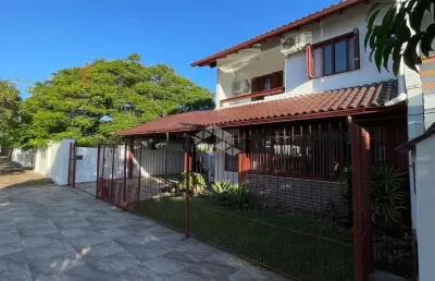 Duplex com pátio no bairro santo inácio - 03 dormitórios