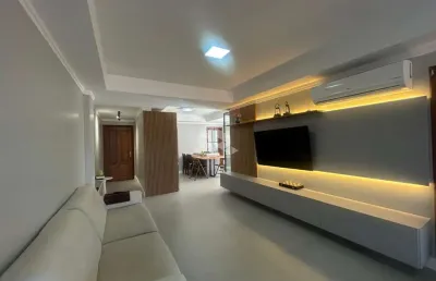 Apartamento central semimobiliado com 3 dormitórios!