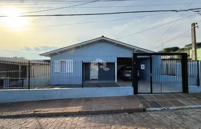 Casa com amplo quintal e 03 dormitórios - arroio grande!