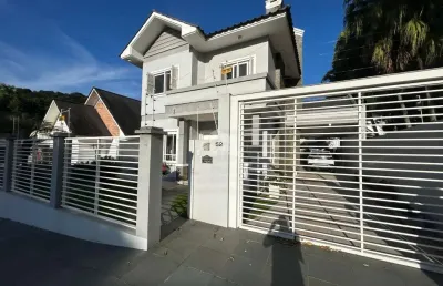 Casa mobiliada de 3 dormitórios e piscina no birro higienópolis!