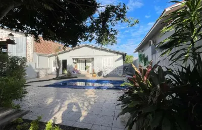 Casa 03 dormitórios e piscina próximo ao clube vera cruz