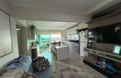 Apartamento no centro, 02 dormitórios (1 suíte) e amplo espaço social!