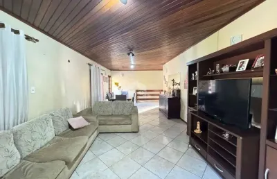 Prédio comercial e apartamento amplo na parte superior, no bairro margarida