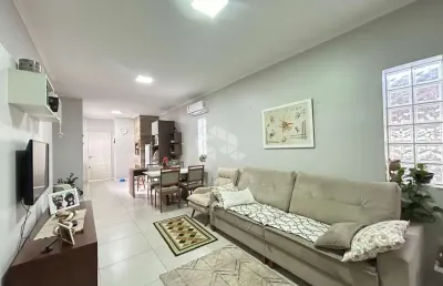 Casa térrea no centro com 2 dormitórios e excelente localização!