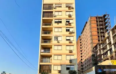 Apartamento amplo de 2 dormitórios no coração da cidade - centro