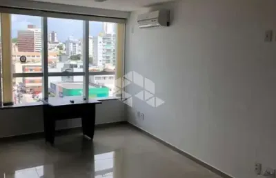 Sala comercial no bairro estreito, em florianópolis, sc, vista mar, medindo 41,02m² de área total.